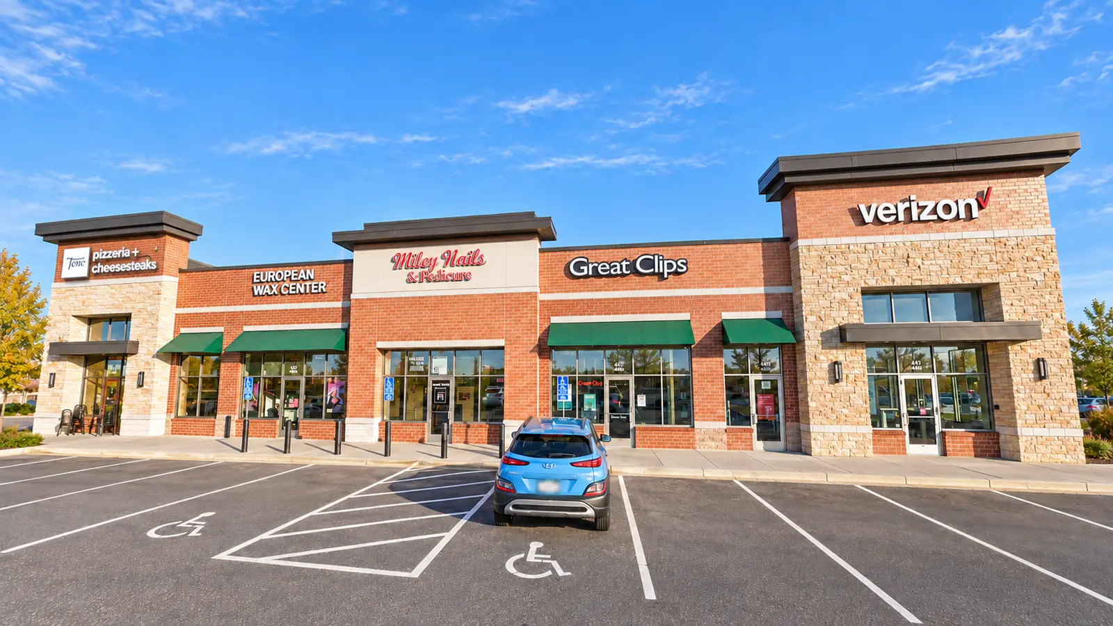 Commerce Hill Plaza in Woodbury