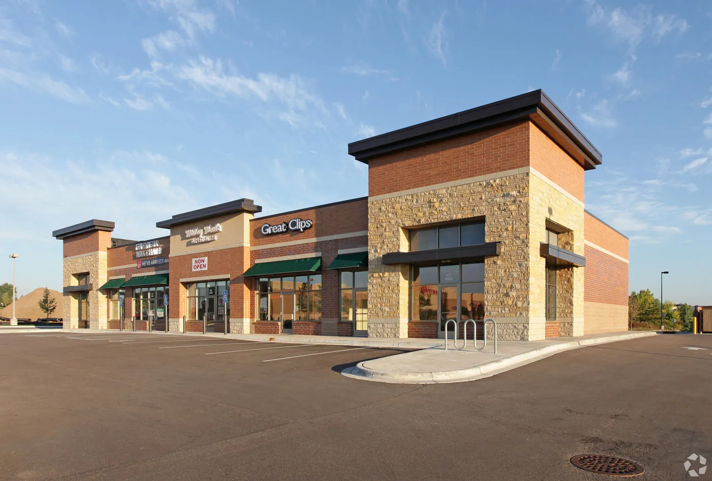 Commerce Hill Plaza in Woodbury